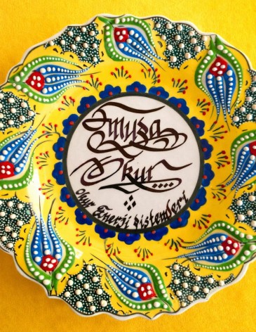 Kişiye Özel Kaligrafi Desenli Çini Tabak