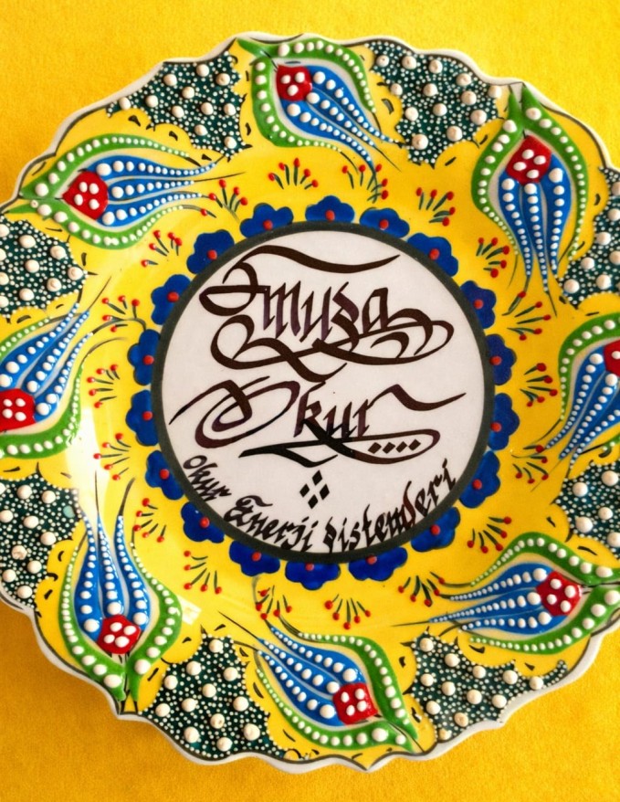 Kişiye Özel Kaligrafi Desenli Çini Tabak